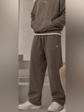 NWT SIZE XL FLEO Men's Relaxed Joggers in Taupe